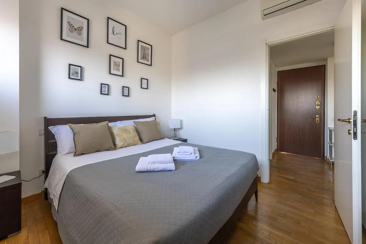 Meravigliosa Vista Su Citylife-Famagosta M2,Wifi Milan 0*,  Italy